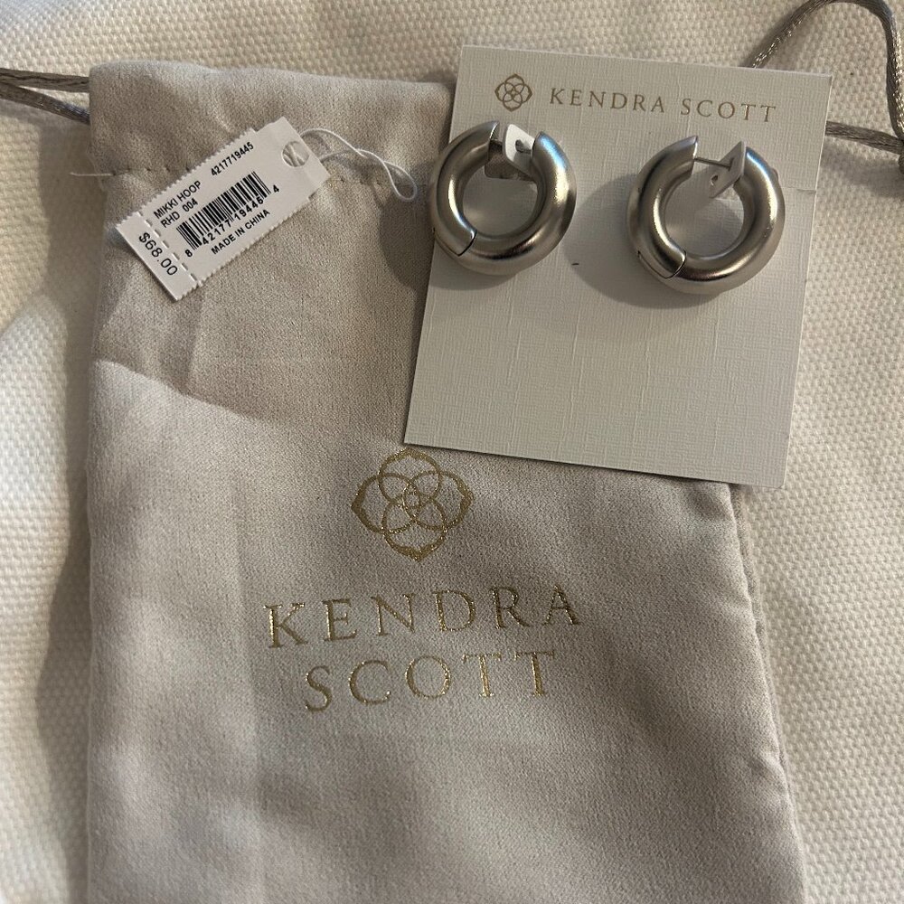 Mikki Metal Hoop Earrings in Silver